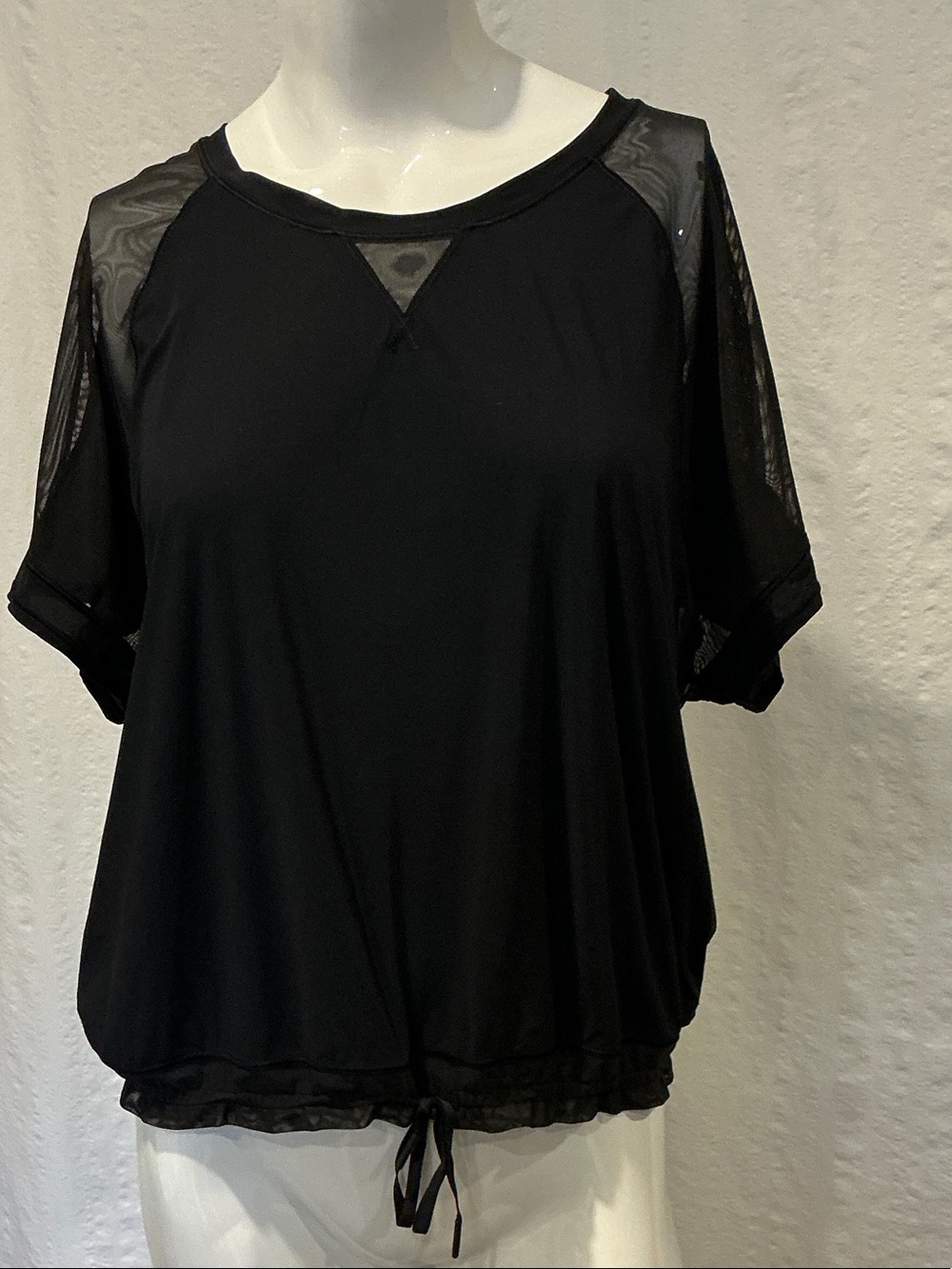 Lululemon Black Women's Yoga Top, no tag, fits size small